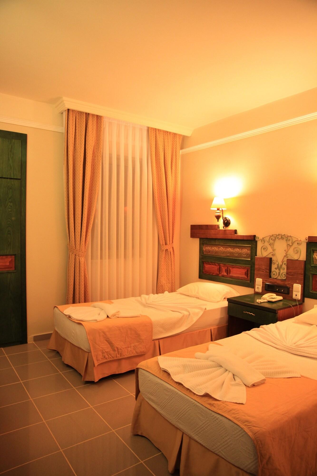 Club Alpina Hotell Marmaris Exteriör bild