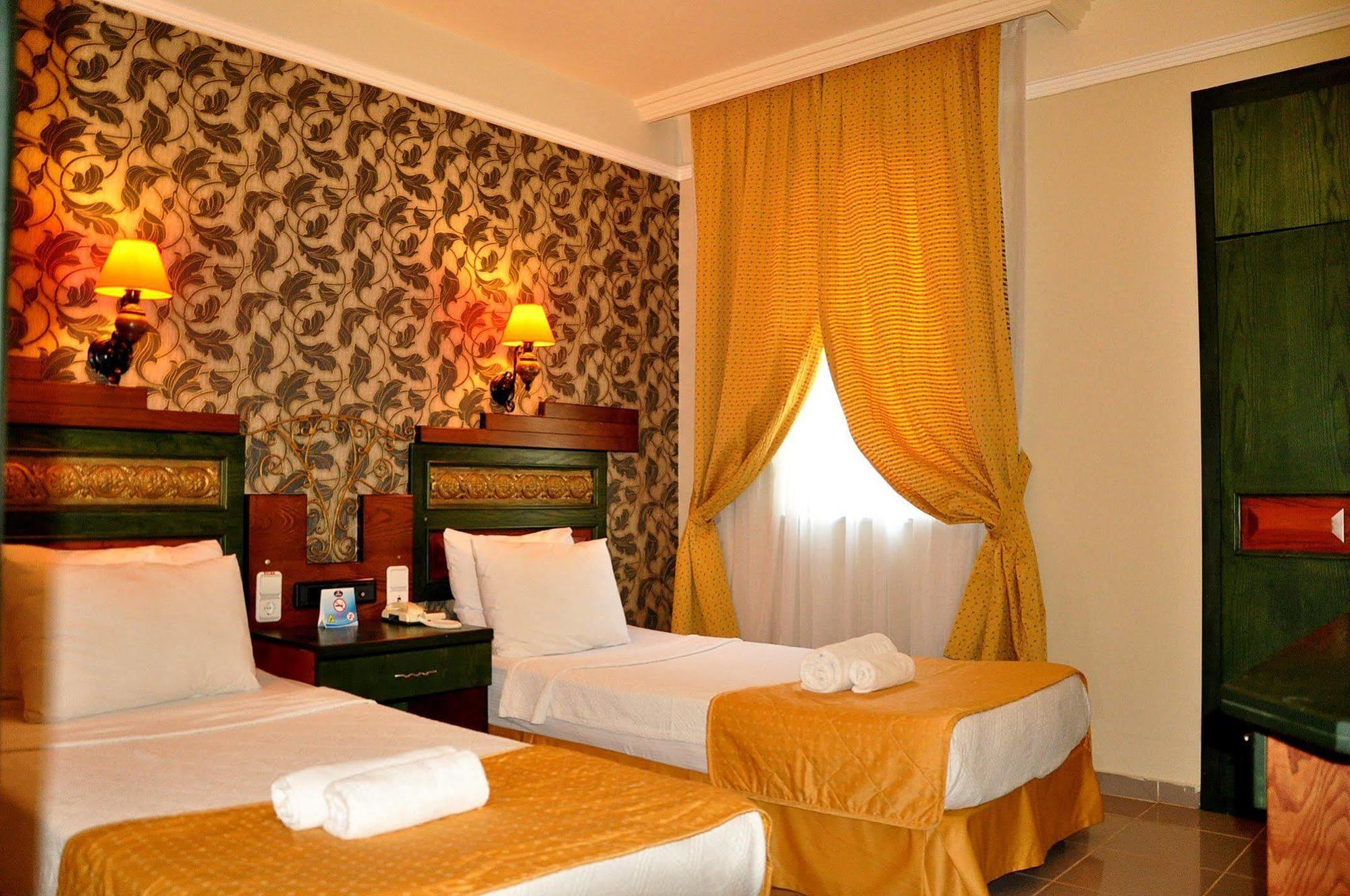 Club Alpina Hotell Marmaris Exteriör bild