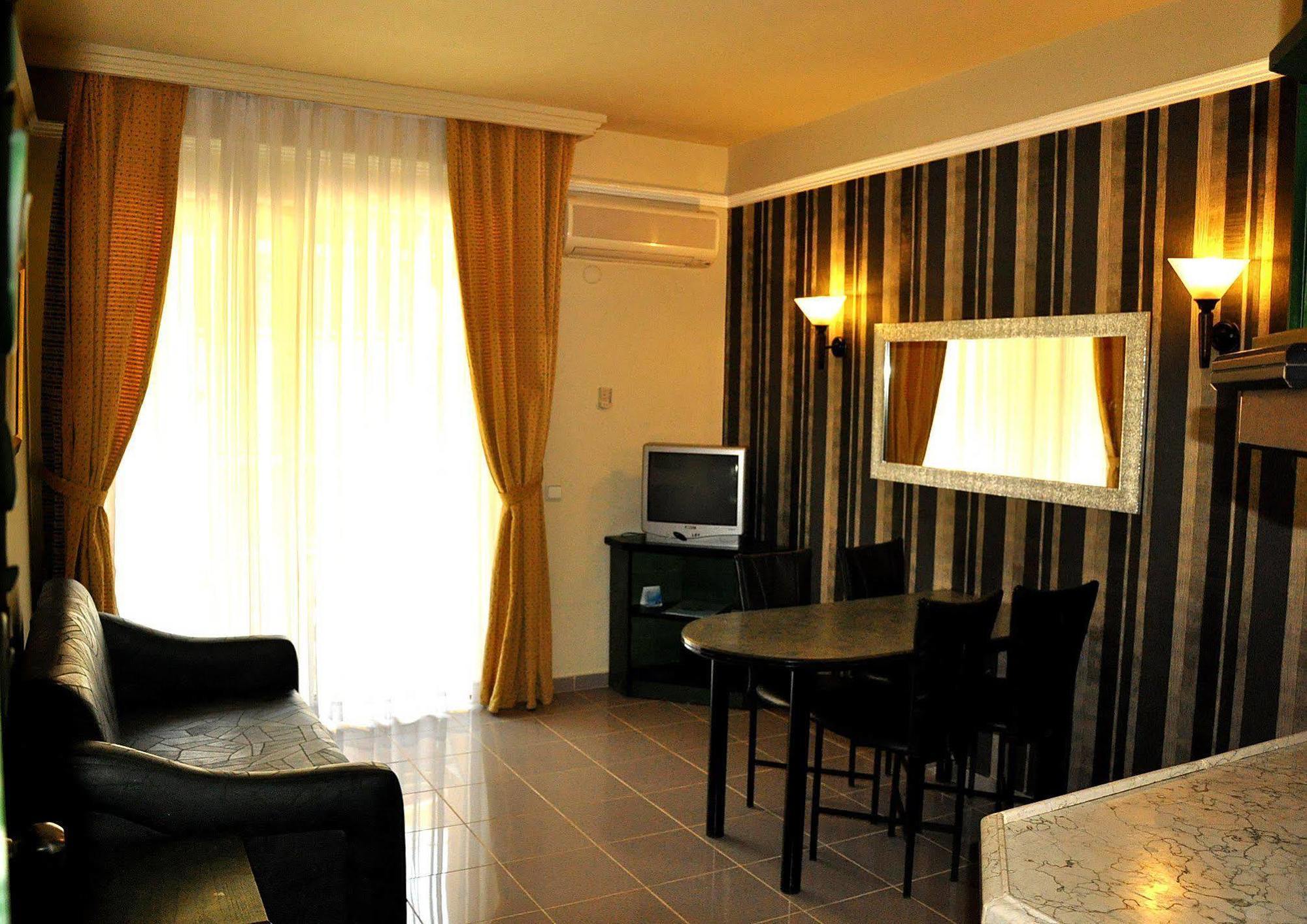 Club Alpina Hotell Marmaris Exteriör bild